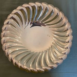Vintage silver plated scalloped shallow bowl.